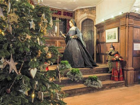 tudor christmas decorations